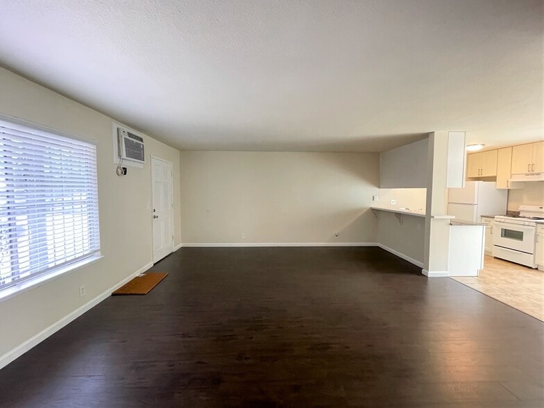 More Photos Of 420 E Rose St, Stockton Apartments For Sale