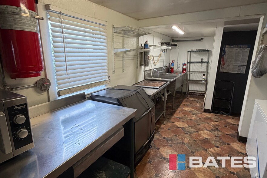 More Photos Of 653 Sardis St, Midlothian Restaurant For Lease