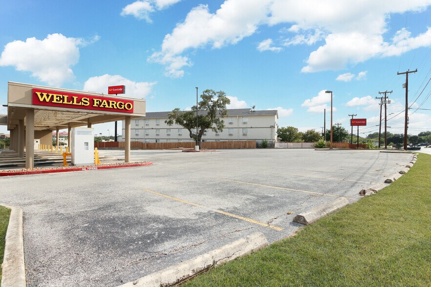 More Photos Of 5404 Wurzbach Rd, San Antonio Office For Sale