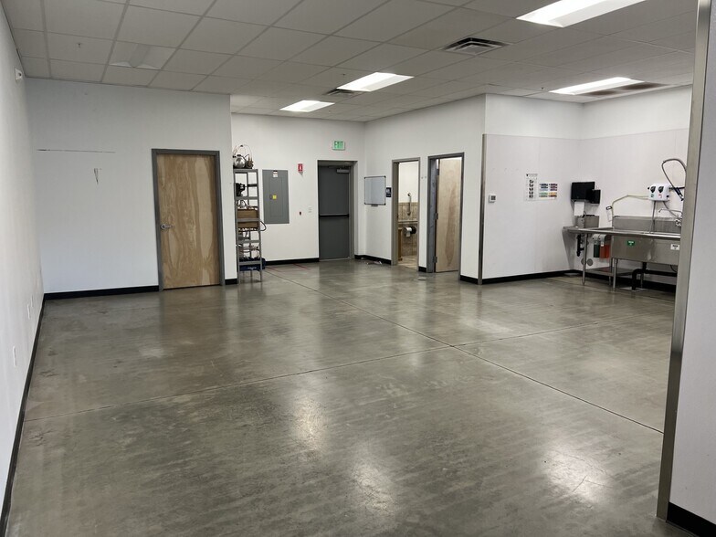 More Photos Of 513 E Hastings Rd, Spokane Storefront Retail Office For Lease