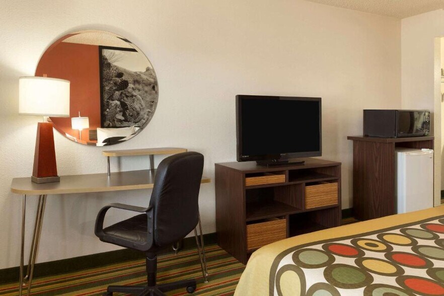 More Photos Of 4120 Williams Ave, Woodward Hotel For Sale