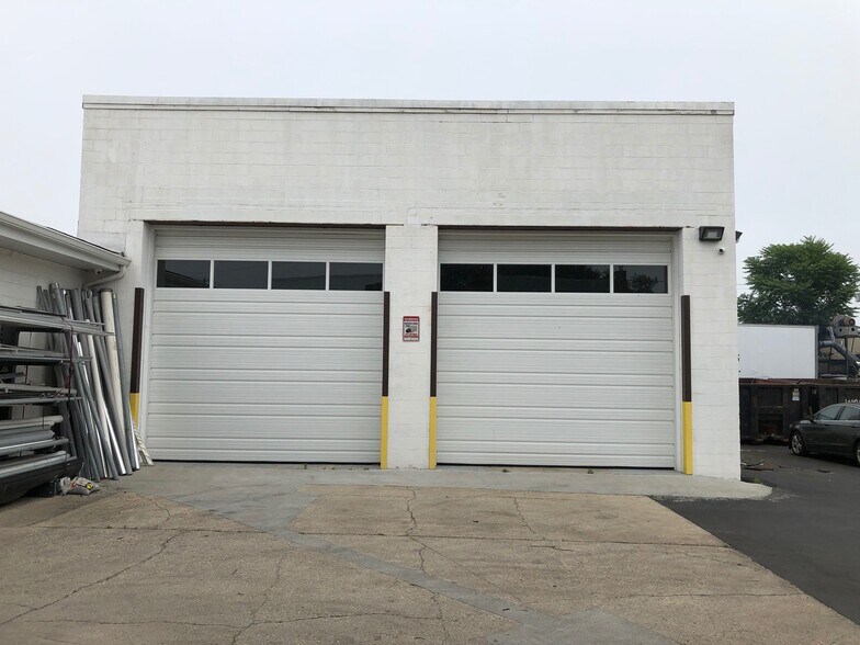 More Photos Of 1000 Fulton St, Farmingdale Warehouse For Sale