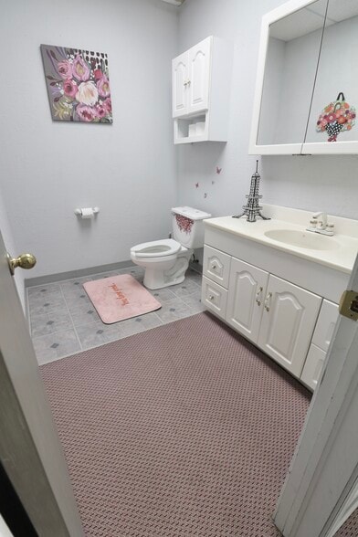 More Photos Of 2912 Lakeside Dr, Oklahoma City Office For Sale