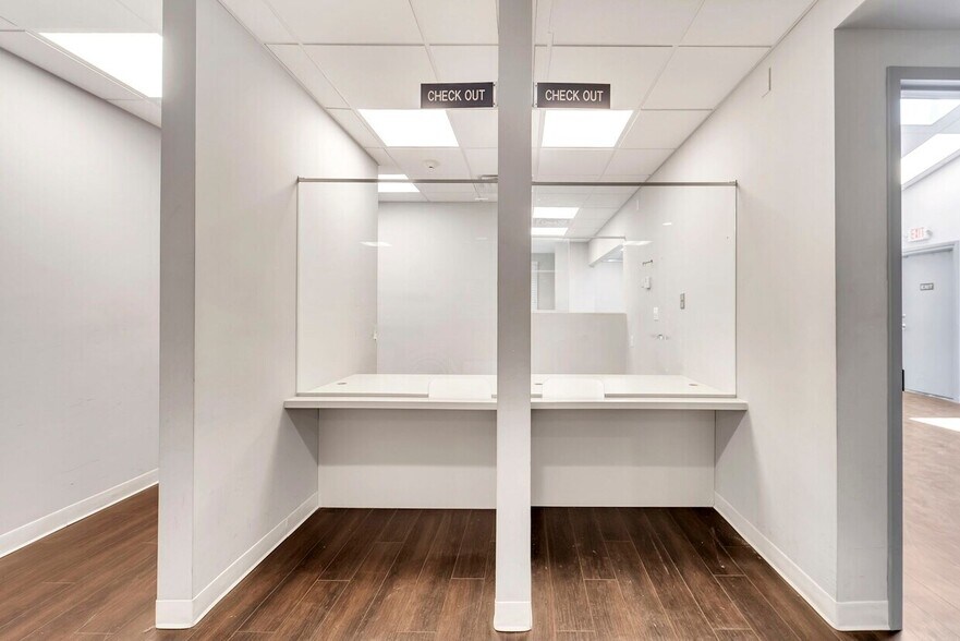 More Photos Of 101-105 Dutch Hill Rd, Orangeburg Office For Sale