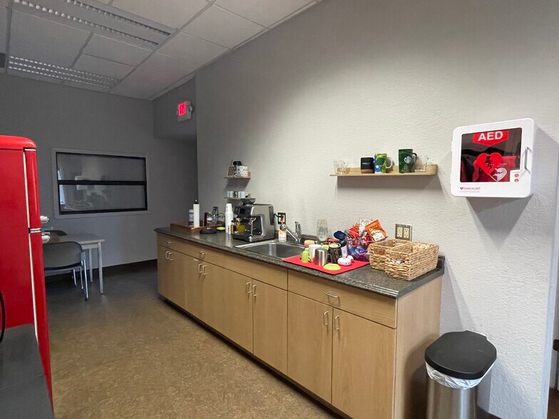 More Photos Of 251 Douglas Rd E, Oldsmar Warehouse For Sale