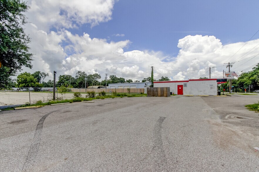 More Photos Of 5402 W US Highway 92, Plant City Bar For Sale