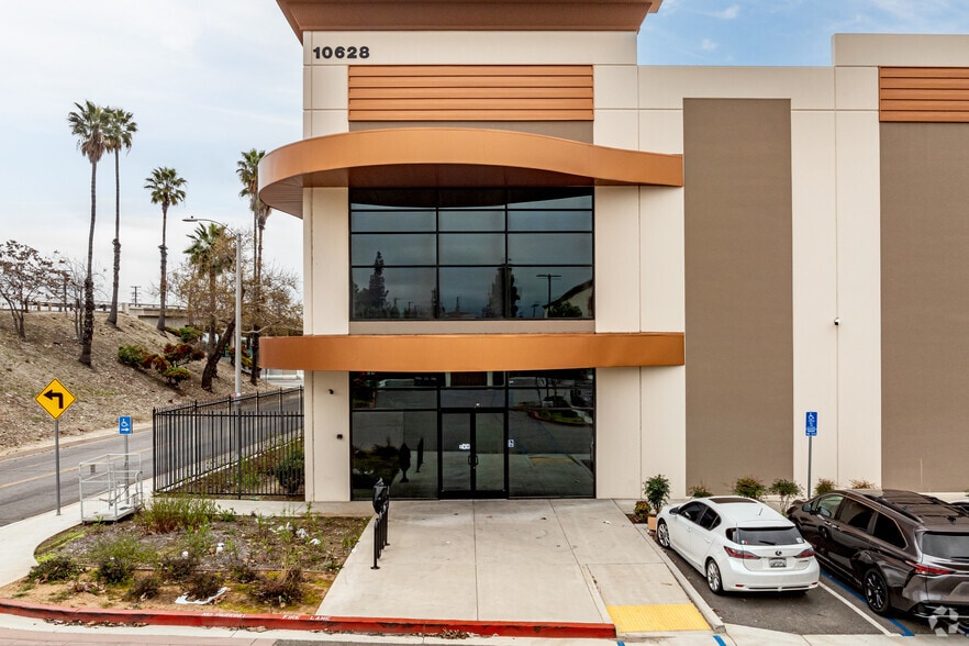 More Photos Of 10628 Central Ave, Montclair Distribution For Lease