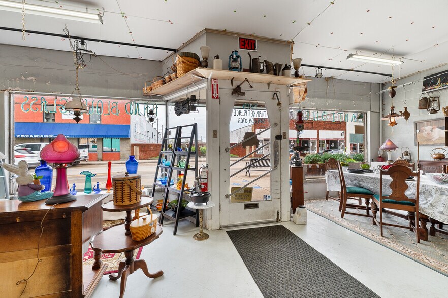 More Photos Of 727-735 14th St W, Huntington Storefront For Sale