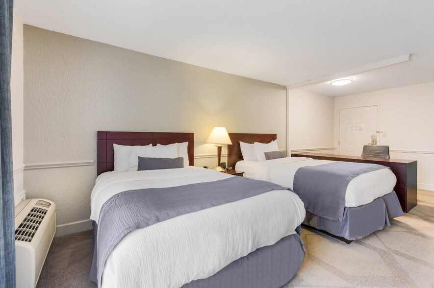 More Photos Of 11349 Reed Hartman Hwy, Cincinnati Hotel For Sale