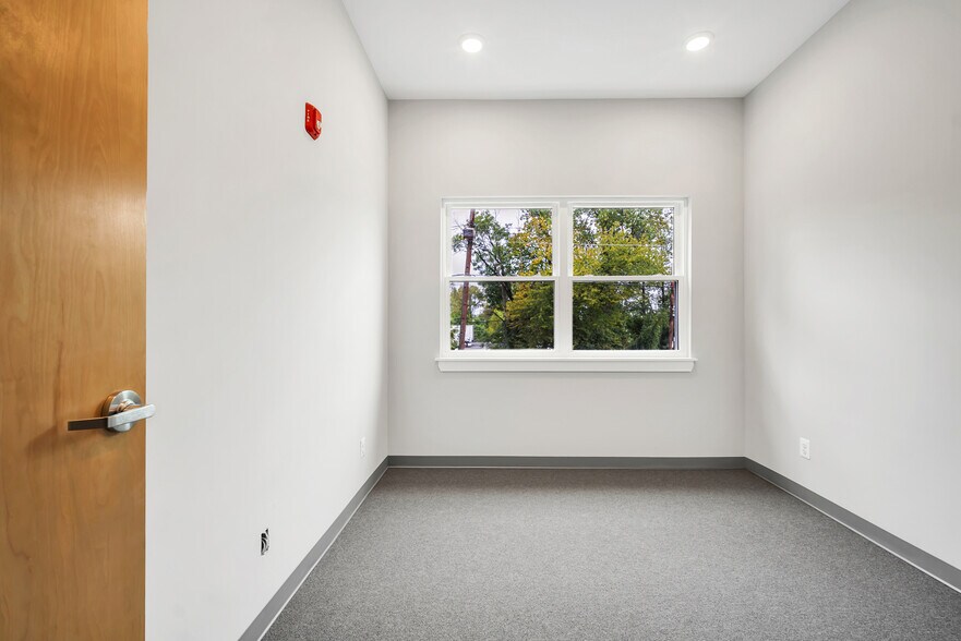 More Photos Of 2168 Bennett Rd, Philadelphia Warehouse For Lease