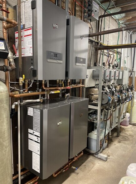 More Photos Of 425 7th Ave SE, High River Carwash For Sale