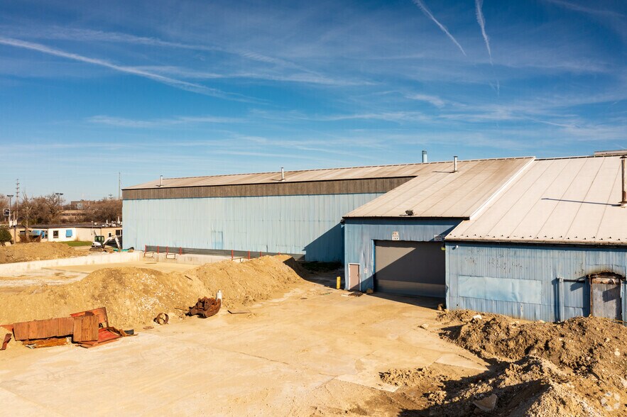 More Photos Of 300 E Joe Orr Rd, Chicago Heights Manufacturing For Sale