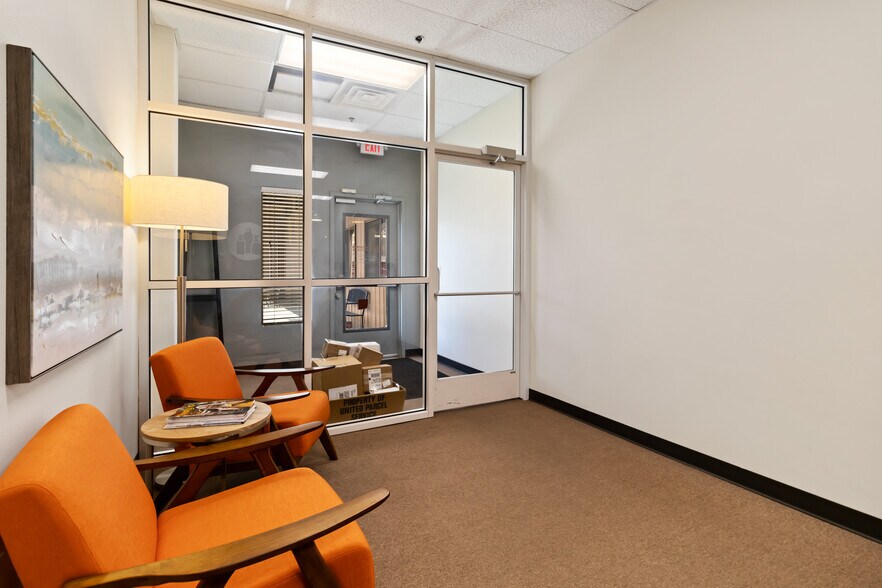 More Photos Of 1345 E State St, Eagle Warehouse For Lease