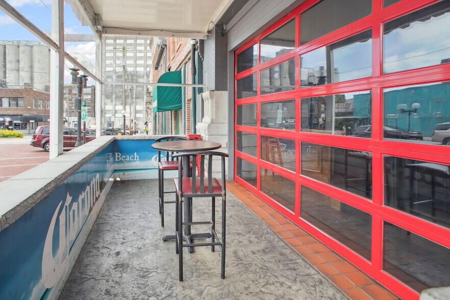 More Photos Of 314 State St, Alton Restaurant For Sale