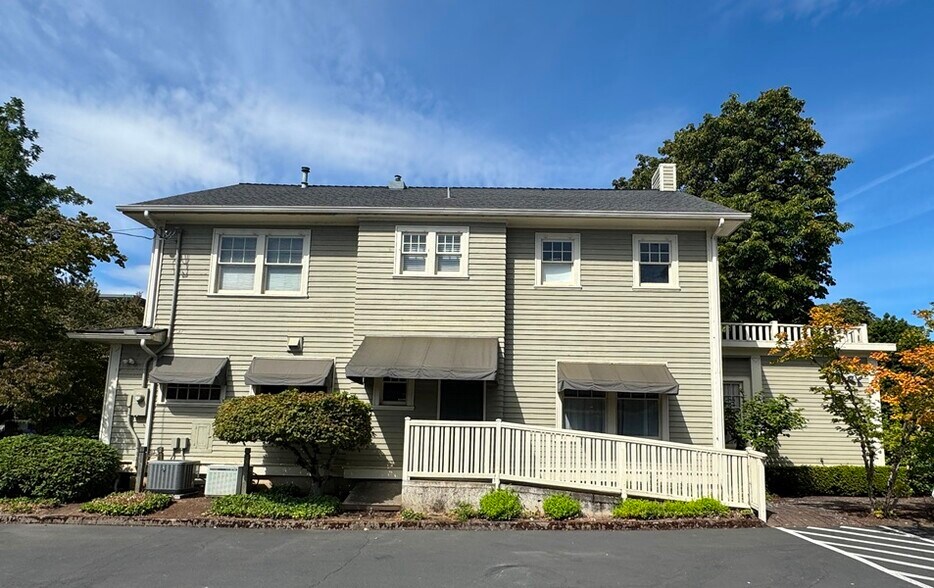 More Photos Of 1320 Chemeketa St NE, Salem Office For Sale