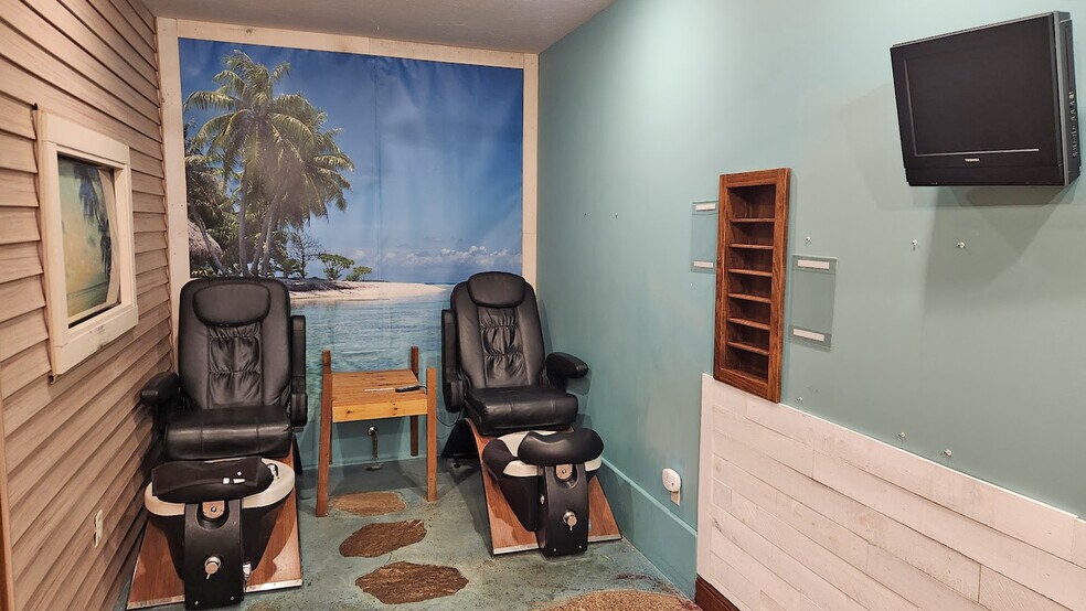 More Photos Of 1731-1759 17th Ave E, Shakopee Storefront For Lease