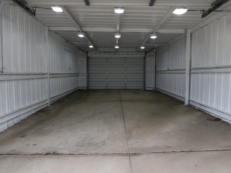 More Photos Of 5707 Schumacher Ln, Houston Auto Dealership For Lease