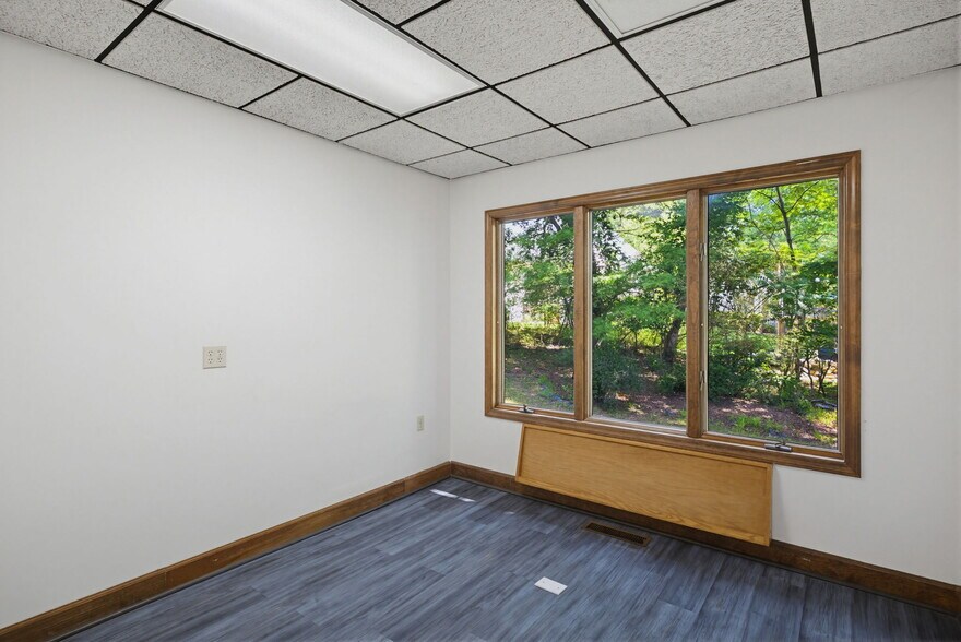 More Photos Of 114 S Park Ter, Eden Medical For Sale