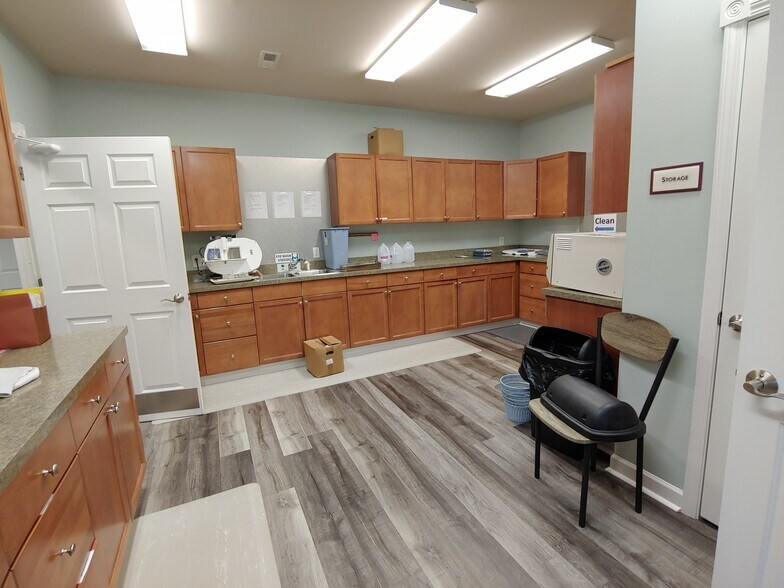 More Photos Of 2380 Hickswood Rd, High Point Medical For Sale