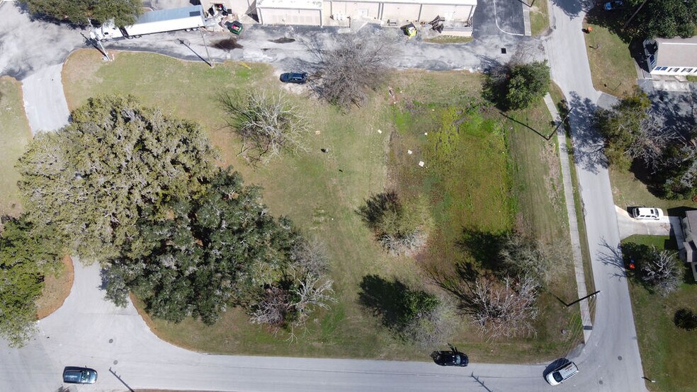 More Photos Of 5810-5840 SE Abshier Blvd, Belleview Storefront For Sale