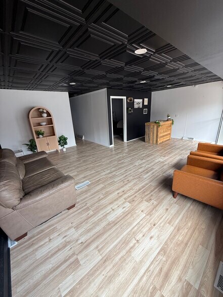 More Photos Of 202 S 3rd St, Watertown Storefront Retail Residential For Sale