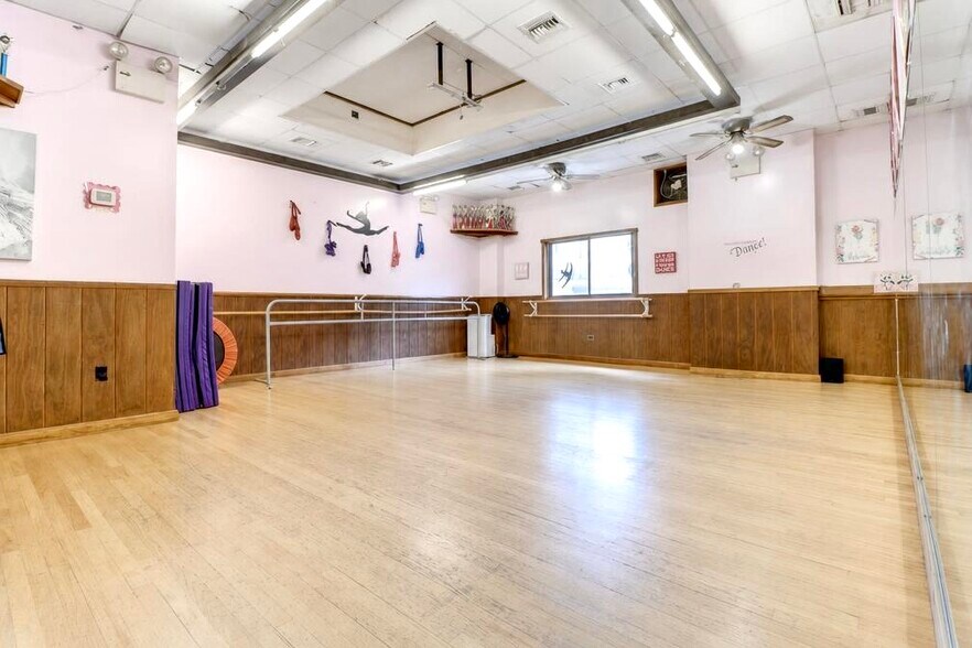 More Photos Of 67-29 Central Ave, Glendale Storefront Retail Residential For Lease