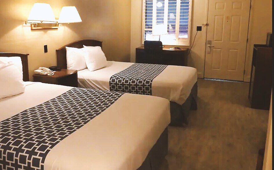 More Photos Of 612 W B St, McCook Hotel For Sale