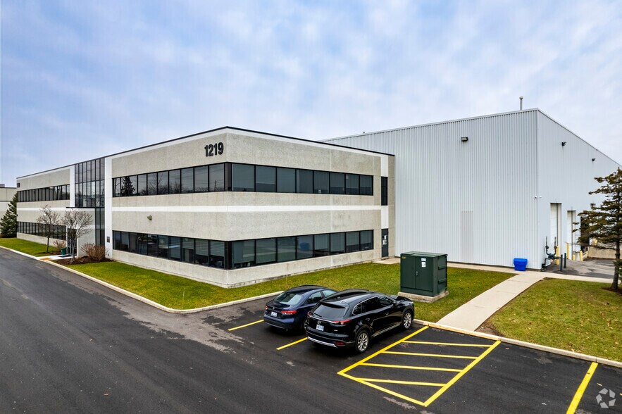 More Photos Of 1219 Corporate Dr, Burlington Manufacturing For Lease