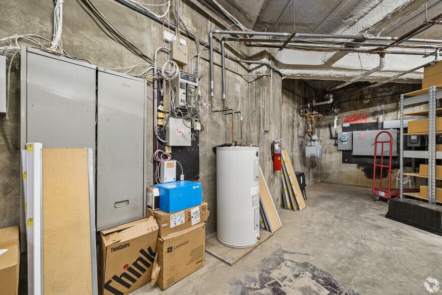 More Photos Of 22 Westmoreland Ave, White Plains Warehouse For Sale