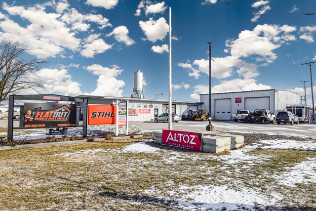 Primary Photo Of 1304 N Division St, Pontiac Flex For Sale