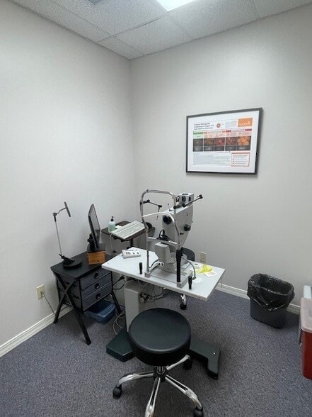 More Photos Of 1911 Mission 66, Vicksburg Medical For Lease