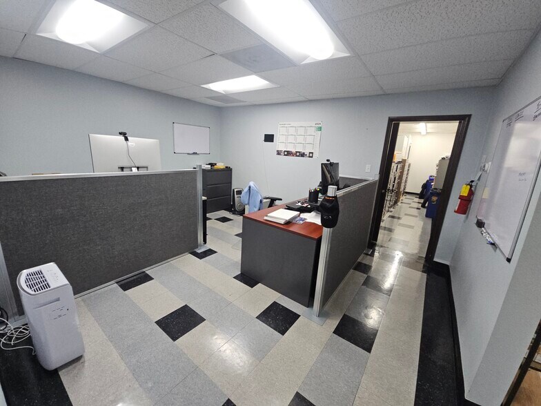More Photos Of 10653-10657 Burbank Blvd, North Hollywood Office For Sale