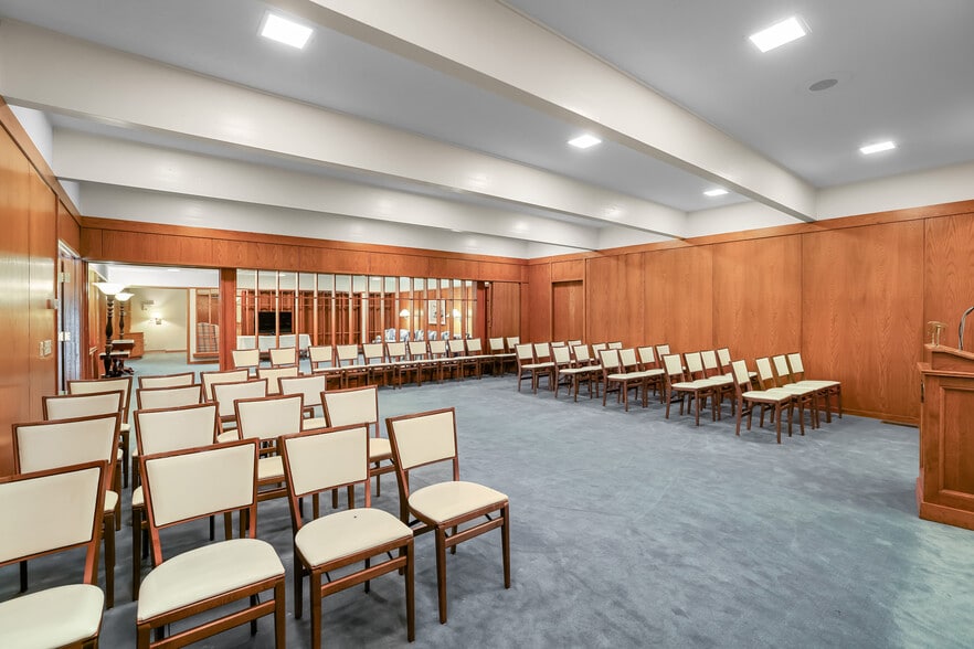 More Photos Of 1801 Commerce Blvd, Mound Funeral Home For Sale