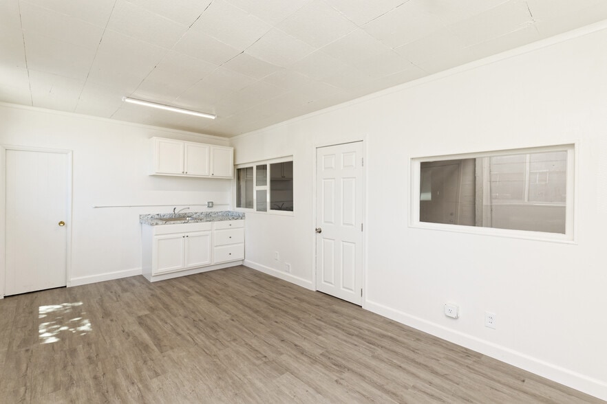 More Photos Of 2986 Chapman St, Oakland Warehouse For Lease