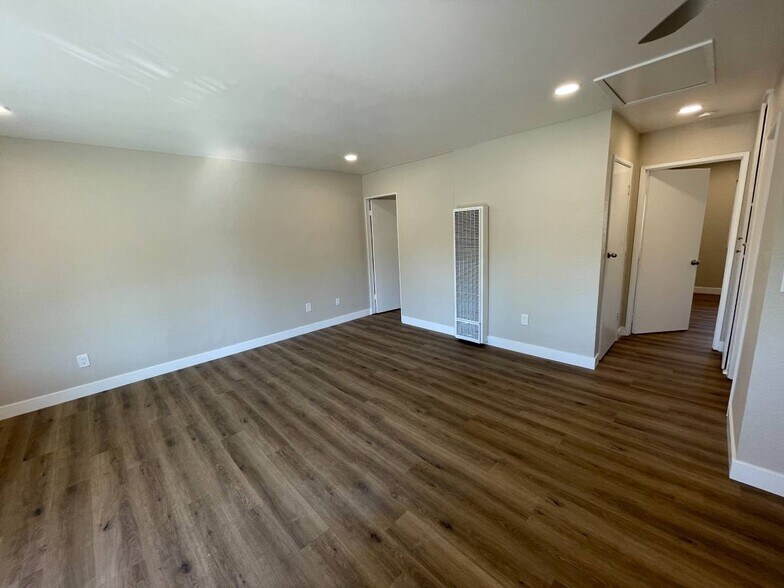More Photos Of 836 Sinkler Way, Vista Apartments For Sale
