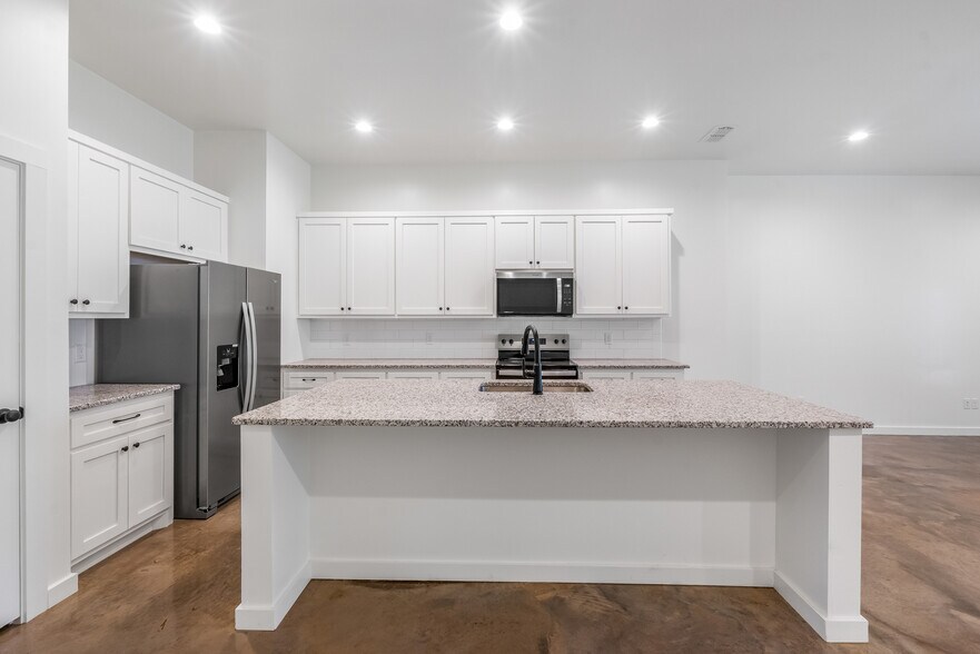 More Photos Of 1540 W Long St, Stephenville Apartments For Sale