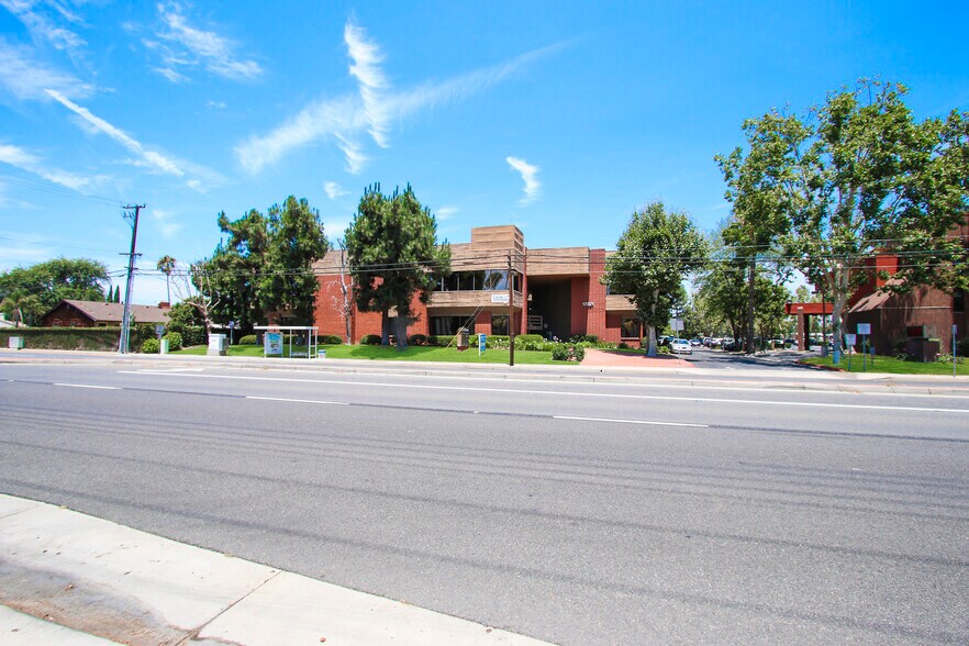 More Photos Of 17821 E 17th St, Tustin Loft Creative Space For Lease