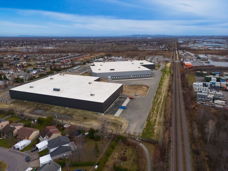 More Photos Of 141 Boul Bellerose O, Laval Warehouse For Lease