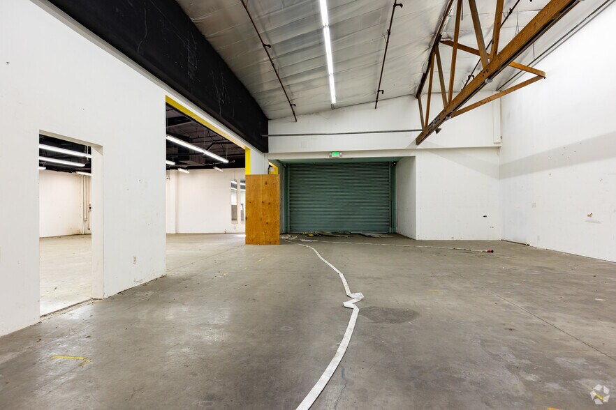 More Photos Of 3049 La Cienega Blvd, Culver City Warehouse For Lease