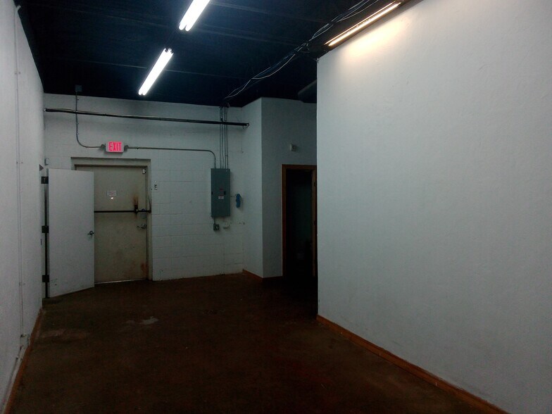 More Photos Of 4501-4527 NW 10th St, Oklahoma City General Retail For Lease