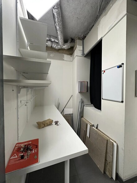 More Photos Of 97 Rue Raymond Losserand, Paris Flex For Lease