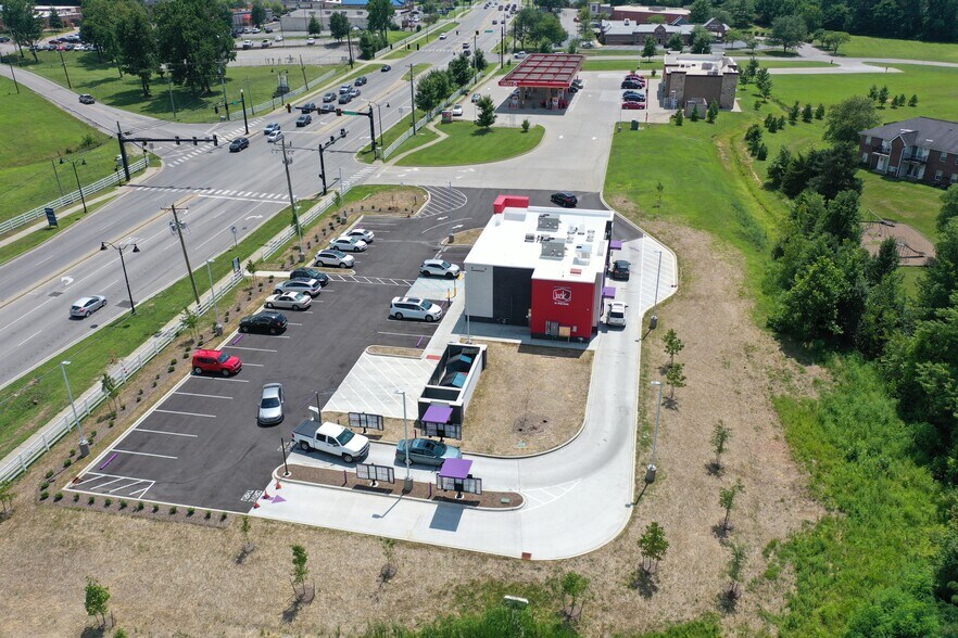 Primary Photo Of 3427 E 10th St, Jeffersonville Fast Food For Sale