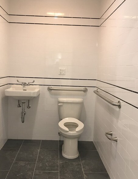 More Photos Of 147 11th St, Brooklyn Office For Lease