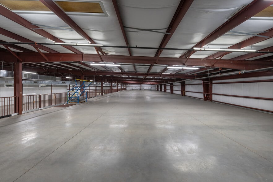 More Photos Of 8801 Corporate Square Ct, Jacksonville Warehouse For Lease