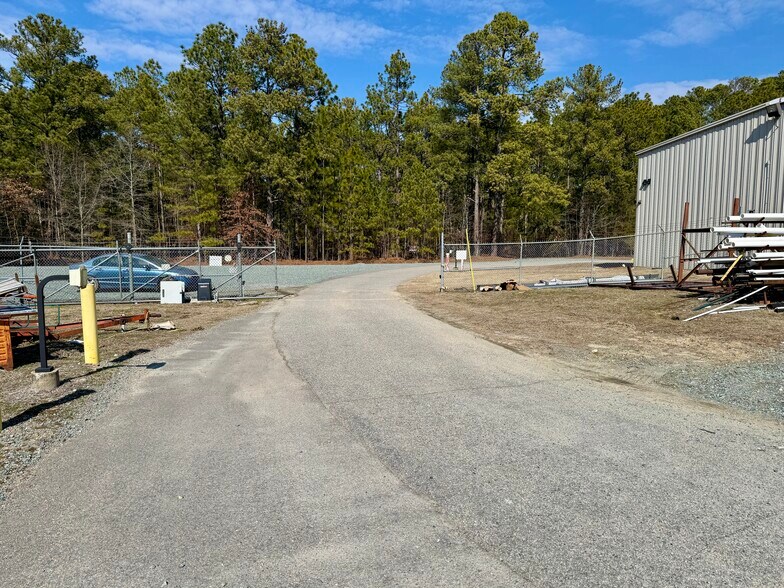 More Photos Of 7718 NC 22 Hwy, Carthage Warehouse For Lease