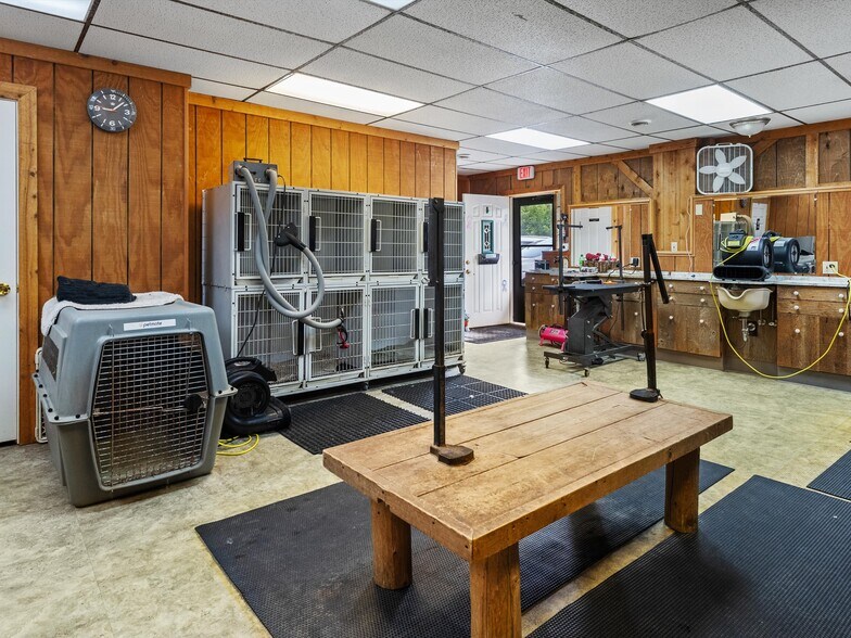 More Photos Of 4326 Michigan Ave, Manitowoc Freestanding For Sale