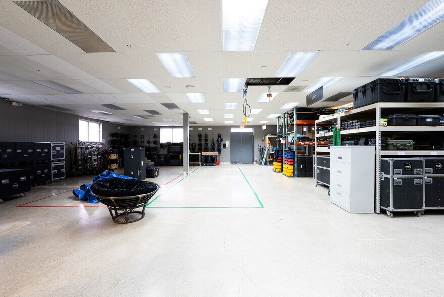 More Photos Of 1751-1761 E Lincoln St, Madison Heights Light Manufacturing For Lease