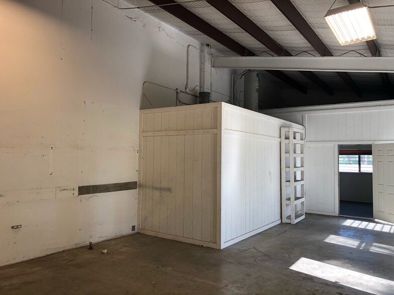 More Photos Of 1808 Barnett Dr, Weatherford Warehouse For Lease