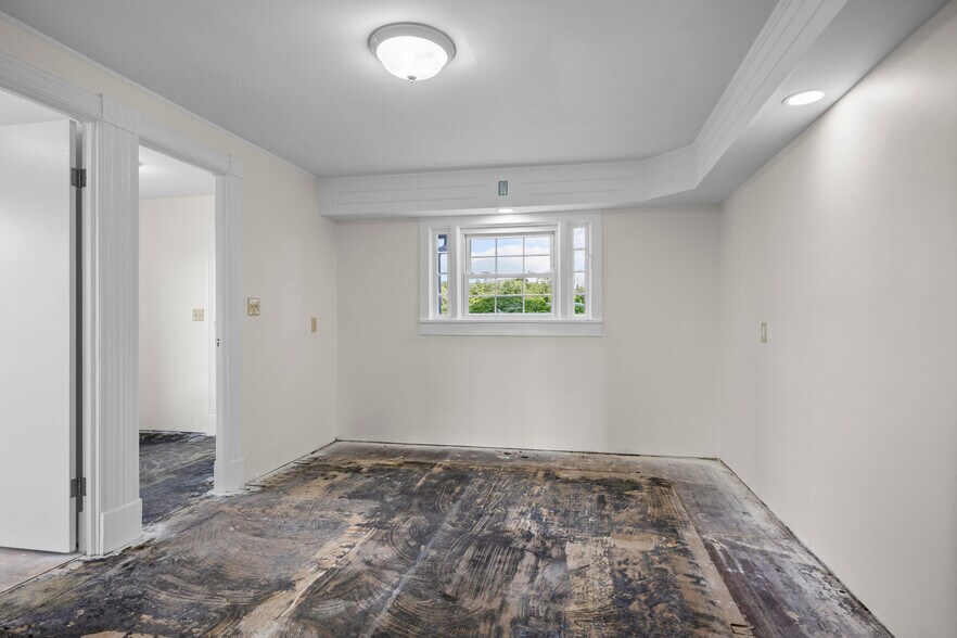 More Photos Of 267 Wolf Rd, Latham Office For Lease