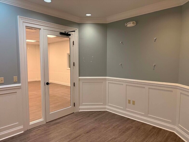 More Photos Of 3320 Thomasville Rd, Tallahassee Bank For Lease